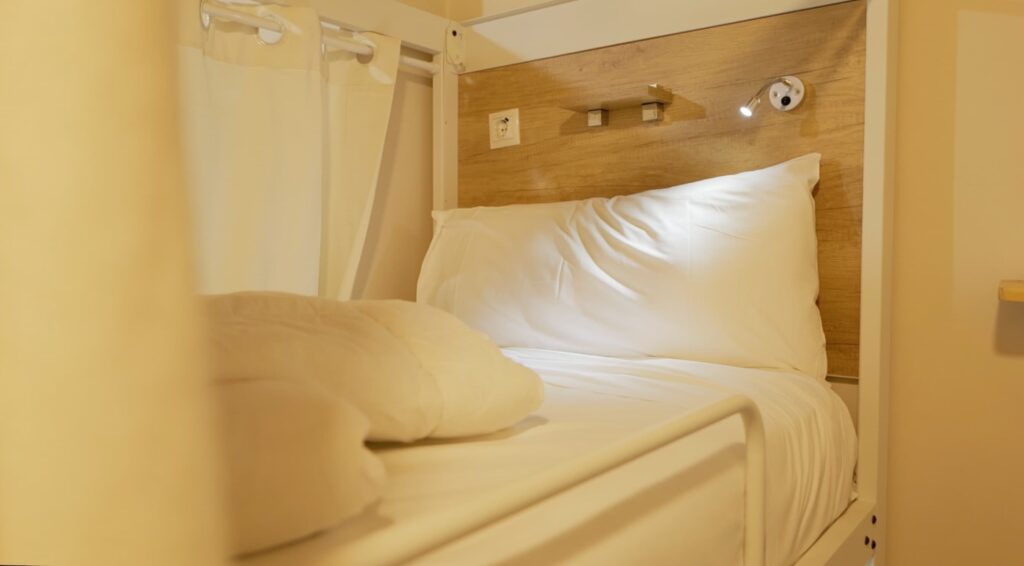 4u hostel granada litera habitación mixta